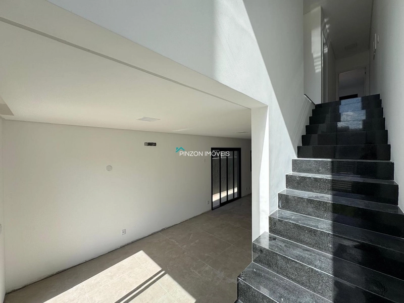 SOBRADO GEMINADO A 150M DA PRAIA: 7ª foto da galeria de imagens do imóvel