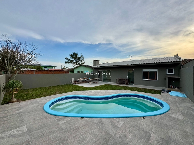 CASA COM PISCINA EM ATLÂNTIDA SUL: 3ª foto da galeria de imagens do imóvel