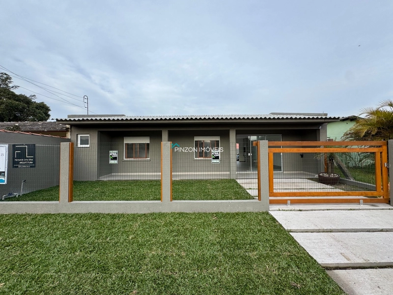 CASA COM PISCINA EM ATLÂNTIDA SUL: 1ª foto da galeria de imagens do imóvel