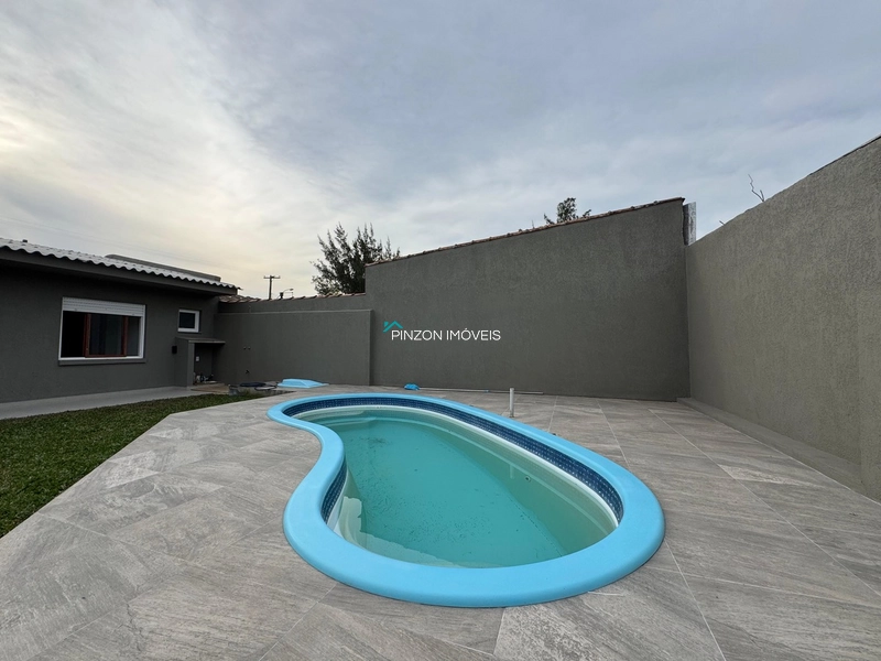 CASA COM PISCINA EM ATLÂNTIDA SUL: 4ª foto da galeria de imagens do imóvel