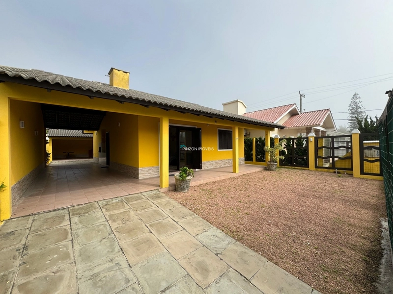 CASA A 50M DA PRAIA: 1ª foto da galeria de imagens do imóvel