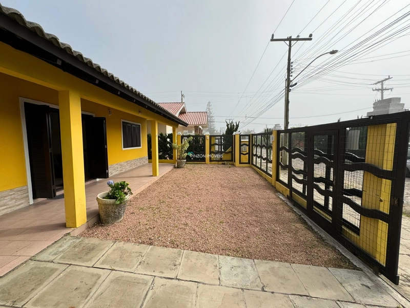CASA A 50M DA PRAIA: 3ª foto da galeria de imagens do imóvel
