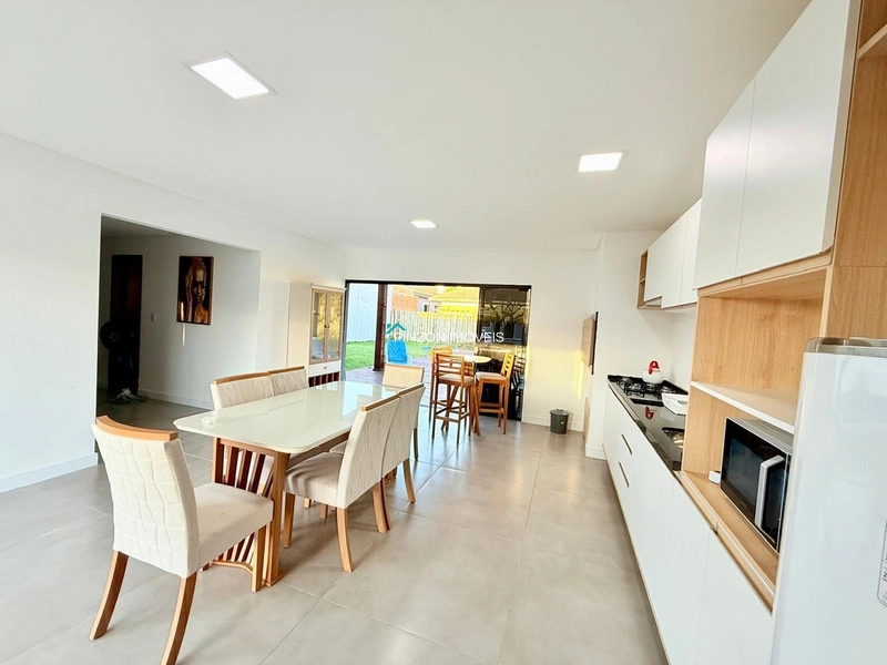 CASA COM PISCINA: 5ª foto da galeria de imagens do imóvel