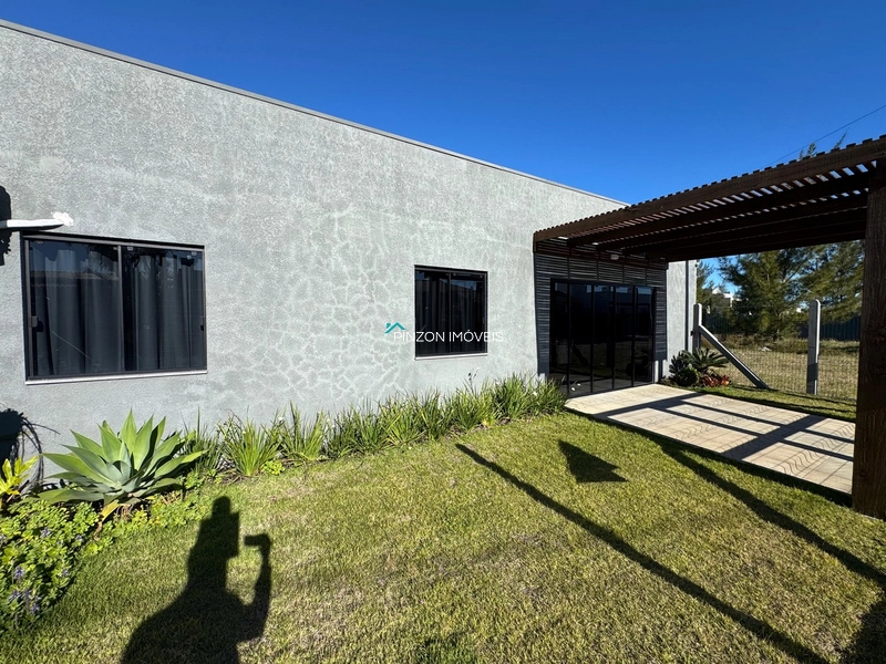 CASA COM PISCINA: 2ª foto da galeria de imagens do imóvel