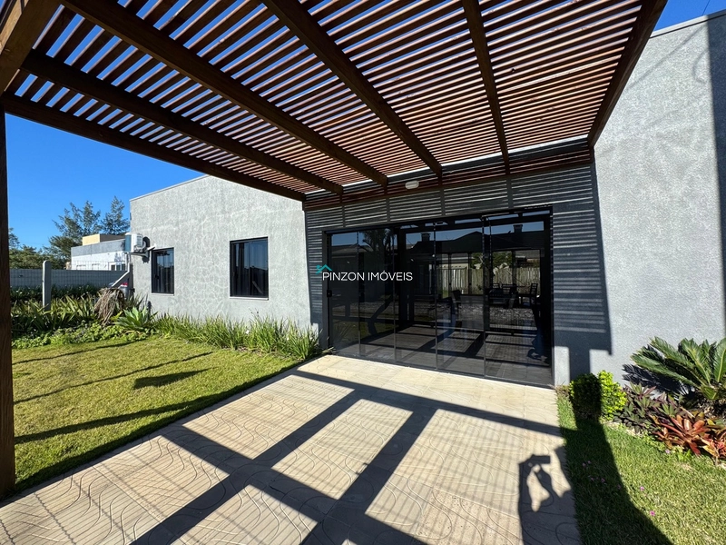 CASA COM PISCINA: 1ª foto da galeria de imagens do imóvel