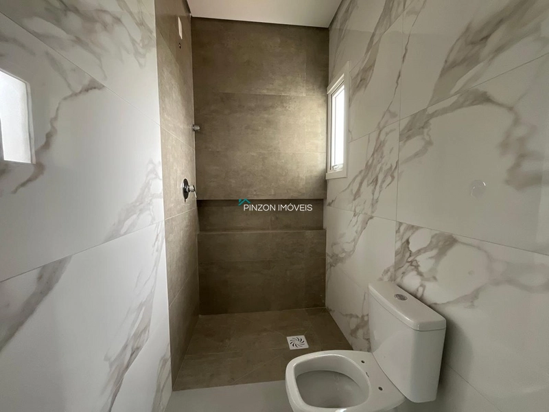 CASA COM PISCINA.: 13ª foto da galeria de imagens do imóvel