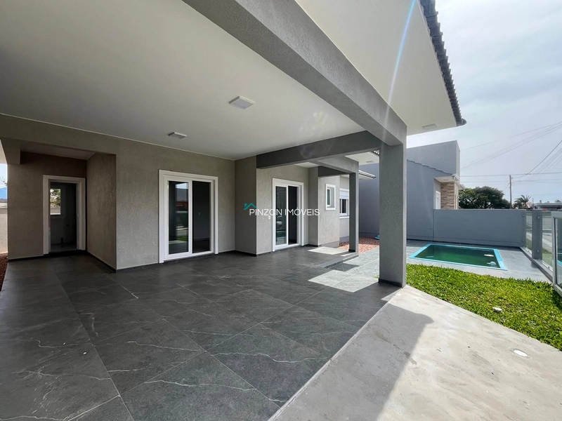 CASA COM PISCINA.: 3ª foto da galeria de imagens do imóvel