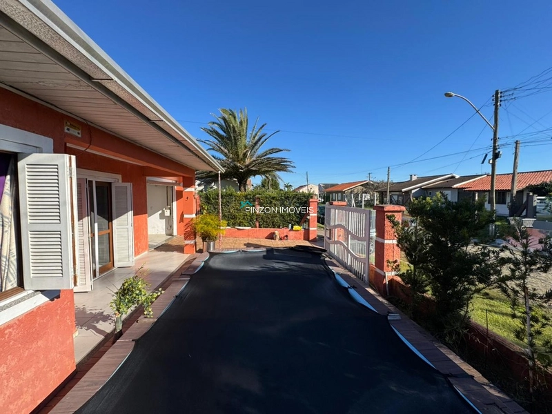 CASA A 250M DO MAR COM PISCINA AQUECIDA: 1ª foto da galeria de imagens do imóvel