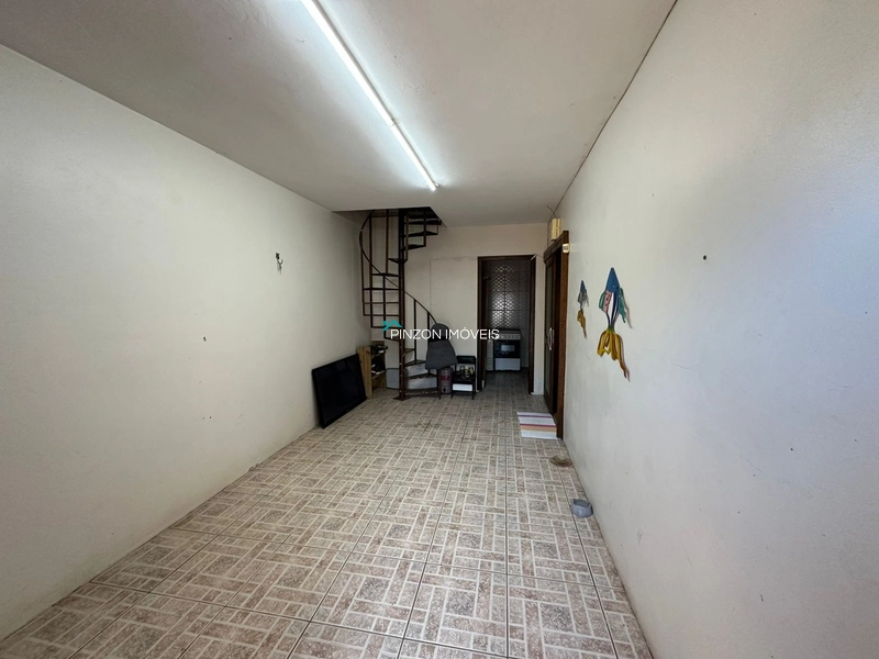 IMOVEL NA AVENIDA PARAGUASSU EM MARIÁPOLIS: 7ª foto da galeria de imagens do imóvel