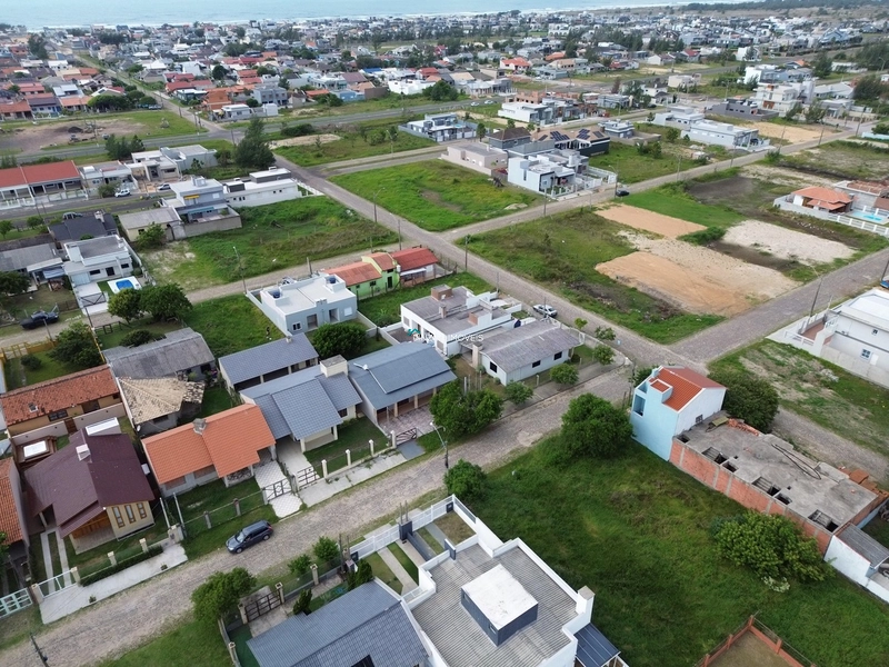 Terreno a 100m do centro de Atlântida Sul.: 2ª foto da galeria de imagens do imóvel
