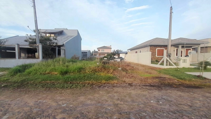 O terreno ideal para construir o seu futuro está a poucos passos do mar!: 1ª foto da galeria de imagens do imóvel