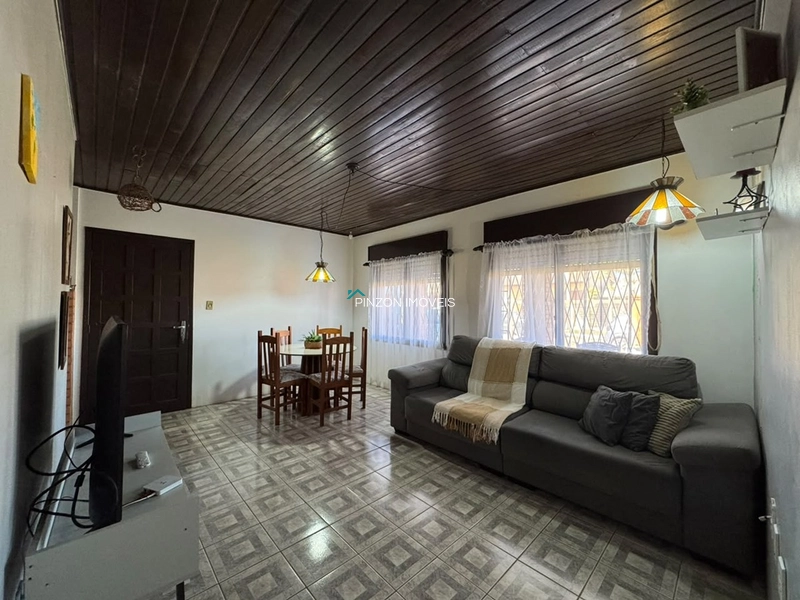CASA COM 5 DORMITÓRIOS A 300 METROS DO MAR: 12ª foto da galeria de imagens do imóvel