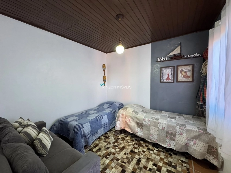 CASA COM 5 DORMITÓRIOS A 300 METROS DO MAR: 19ª foto da galeria de imagens do imóvel