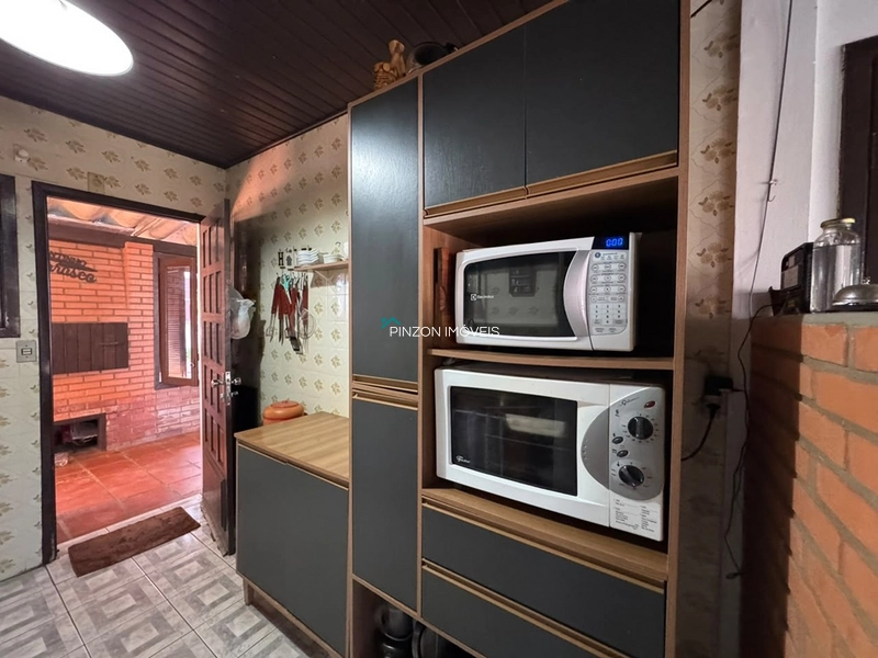 CASA COM 5 DORMITÓRIOS A 300 METROS DO MAR: 10ª foto da galeria de imagens do imóvel