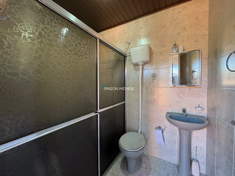 CASA COM 5 DORMITÓRIOS A 300 METROS DO MAR: 17ª foto da galeria de imagens do imóvel