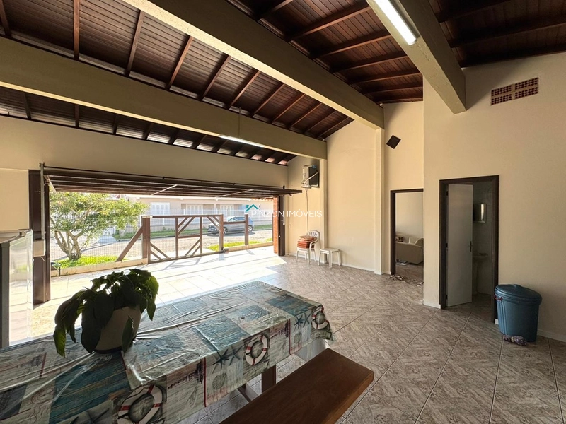 CASA COM 04 DORMITÓRIOS E PISCINA A 300 METROS DA PRAIA – ORIENTAÇÃO LESTE E NORTE: 13ª foto da galeria de imagens do imóvel