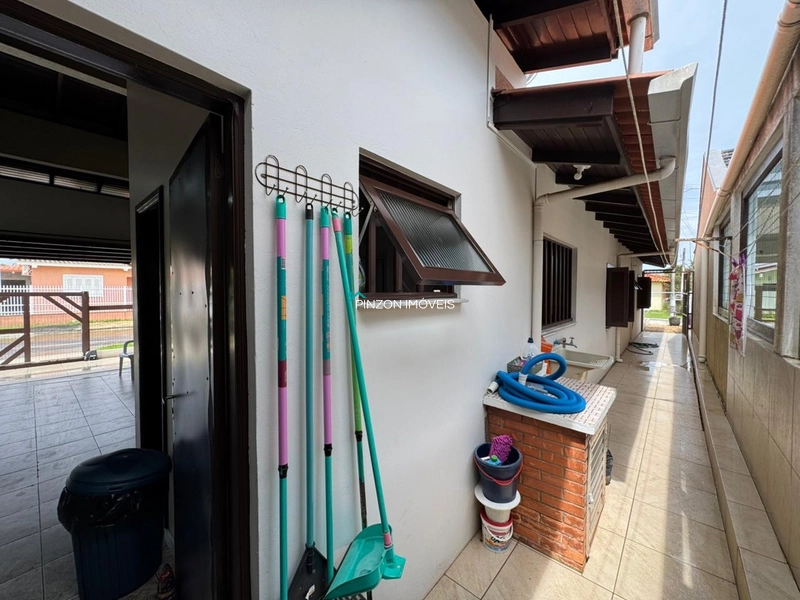 CASA COM 04 DORMITÓRIOS E PISCINA A 300 METROS DA PRAIA – ORIENTAÇÃO LESTE E NORTE: 18ª foto da galeria de imagens do imóvel