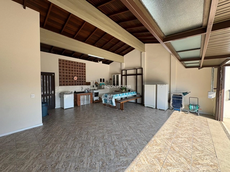 CASA COM 04 DORMITÓRIOS E PISCINA A 300 METROS DA PRAIA – ORIENTAÇÃO LESTE E NORTE: 11ª foto da galeria de imagens do imóvel