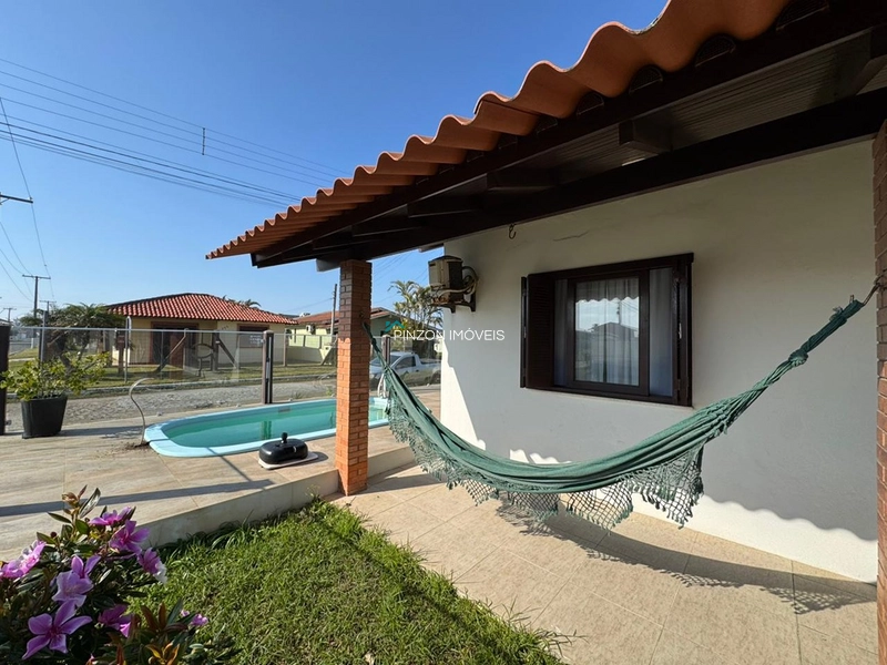 CASA COM 04 DORMITÓRIOS E PISCINA A 300 METROS DA PRAIA – ORIENTAÇÃO LESTE E NORTE: 2ª foto da galeria de imagens do imóvel