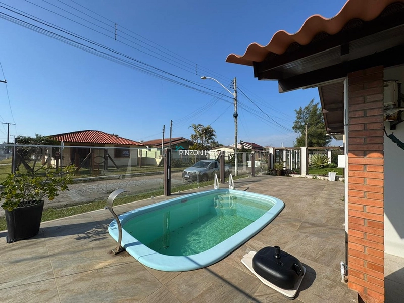 CASA COM 04 DORMITÓRIOS E PISCINA A 300 METROS DA PRAIA – ORIENTAÇÃO LESTE E NORTE: 3ª foto da galeria de imagens do imóvel