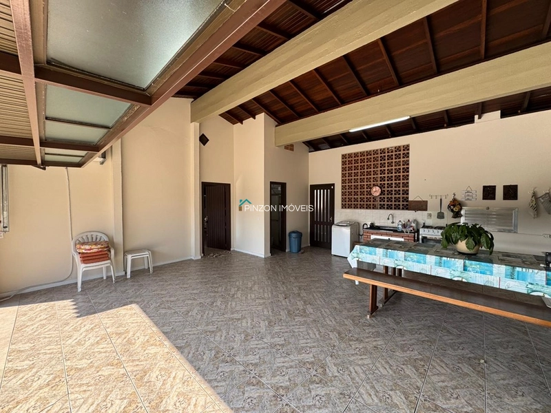 CASA COM 04 DORMITÓRIOS E PISCINA A 300 METROS DA PRAIA – ORIENTAÇÃO LESTE E NORTE: 12ª foto da galeria de imagens do imóvel