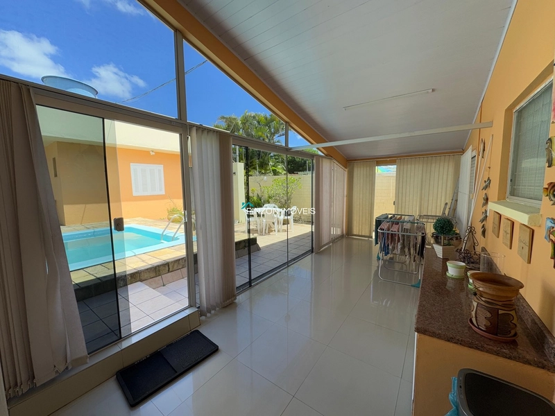 CASA COM PISCINA E DOIS TERRENOS.: 11ª foto da galeria de imagens do imóvel