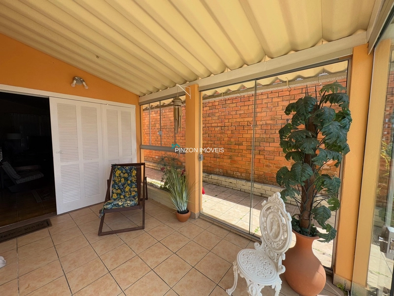 CASA COM PISCINA E DOIS TERRENOS.: 4ª foto da galeria de imagens do imóvel