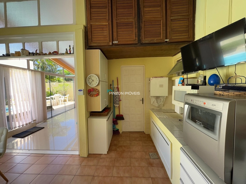 CASA COM PISCINA E DOIS TERRENOS.: 13ª foto da galeria de imagens do imóvel
