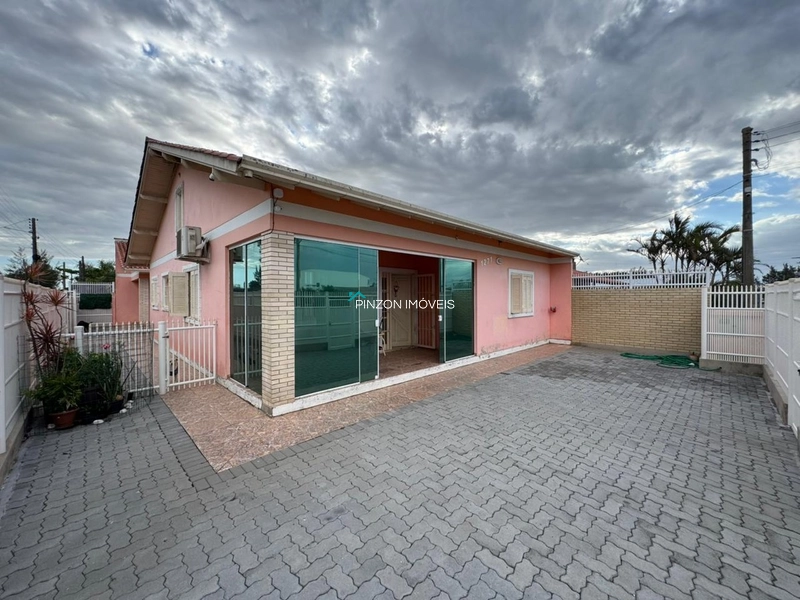 CASA À VENDA EM ATLÂNTIDA SUL: 1ª foto da galeria de imagens do imóvel