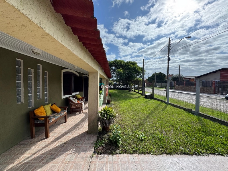 Casa com 02 terrenos a 150m da praia.: 4ª foto da galeria de imagens do imóvel