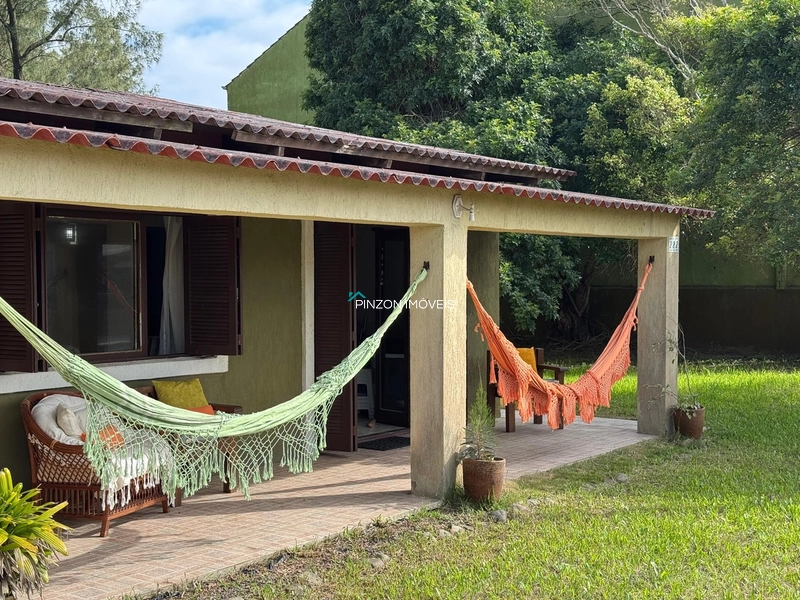Casa com 02 terrenos a 150m da praia.: 2ª foto da galeria de imagens do imóvel