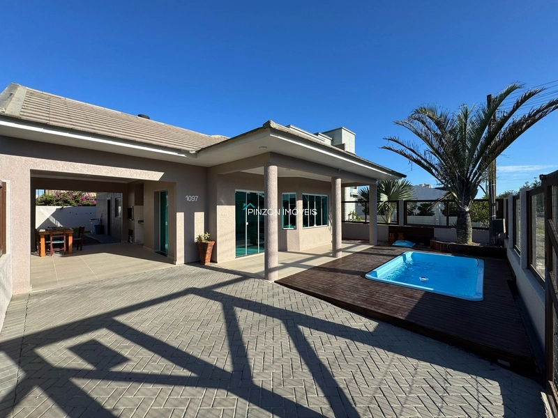 Casa a 250m da praia.: 1ª foto da galeria de imagens do imóvel