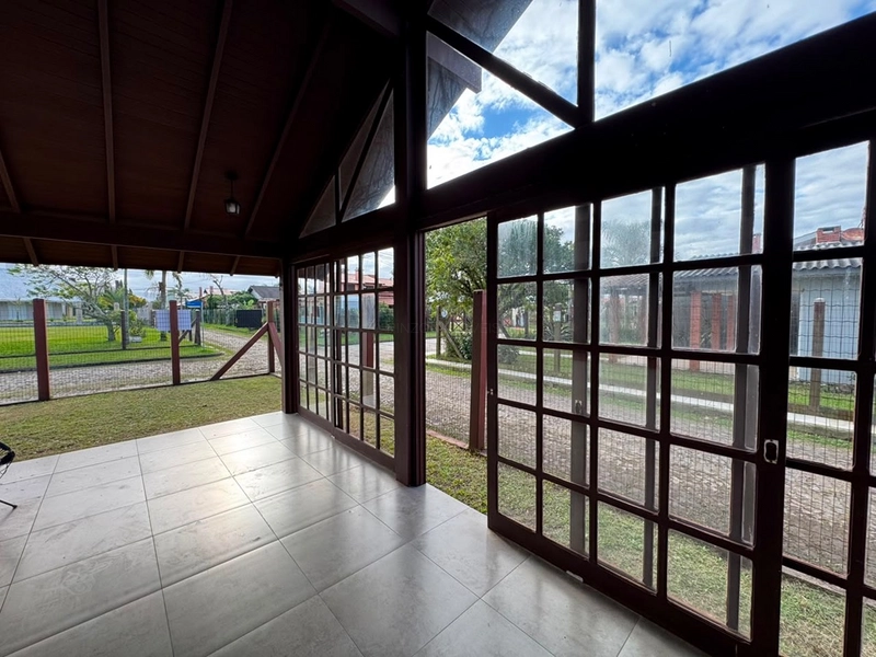 CASA EM XANGRI-LÁ COM 04 DORMITÓRIOS – LAREIRA, ESPAÇO GOURMET : 3ª foto da galeria de imagens do imóvel