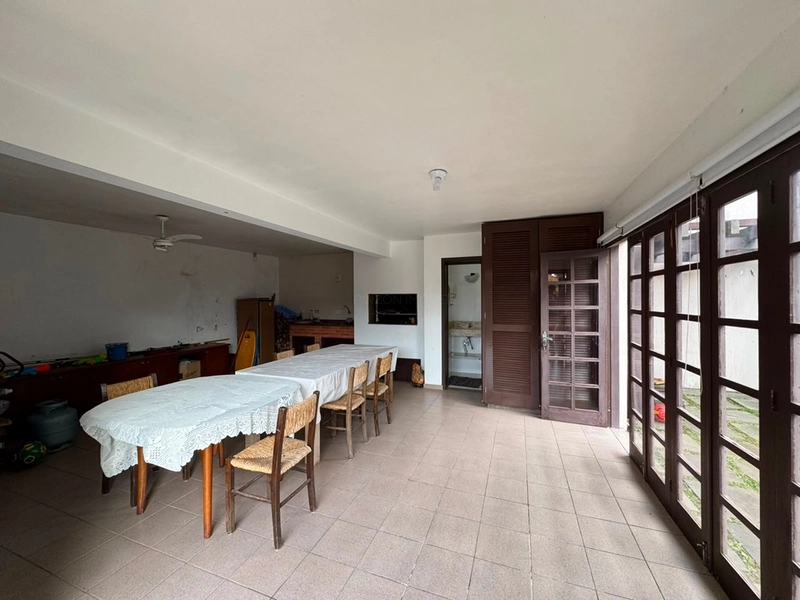 CASA EM XANGRI-LÁ COM 04 DORMITÓRIOS – LAREIRA, ESPAÇO GOURMET : 23ª foto da galeria de imagens do imóvel