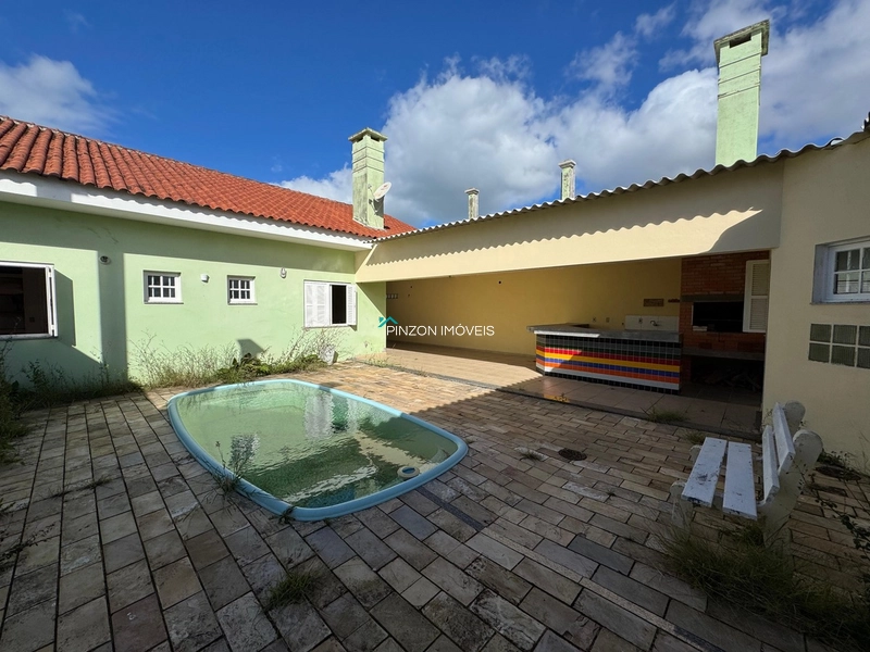 CASA COM PISCINA EM ATLÂNTIDA SUL: 3ª foto da galeria de imagens do imóvel