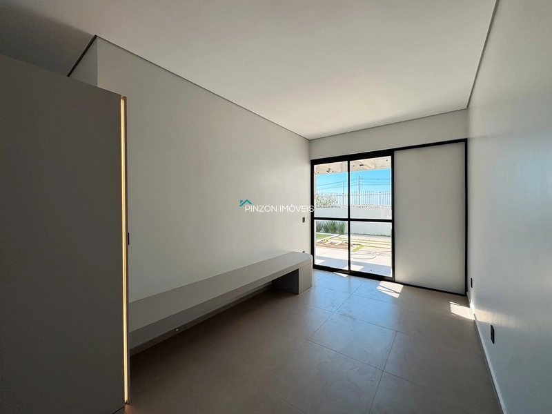 PROPRIEDADE NOVA A UMA QUADRA DA PRAIA – 04 DORMITÓRIOS E SEMI-MOBILIADA: 22ª foto da galeria de imagens do imóvel