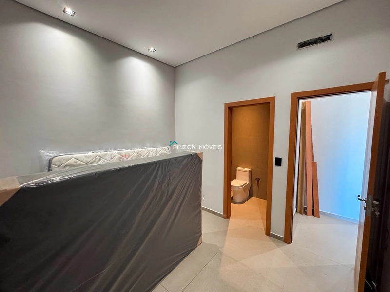 PROPRIEDADE NOVA A UMA QUADRA DA PRAIA – 04 DORMITÓRIOS E SEMI-MOBILIADA: 12ª foto da galeria de imagens do imóvel