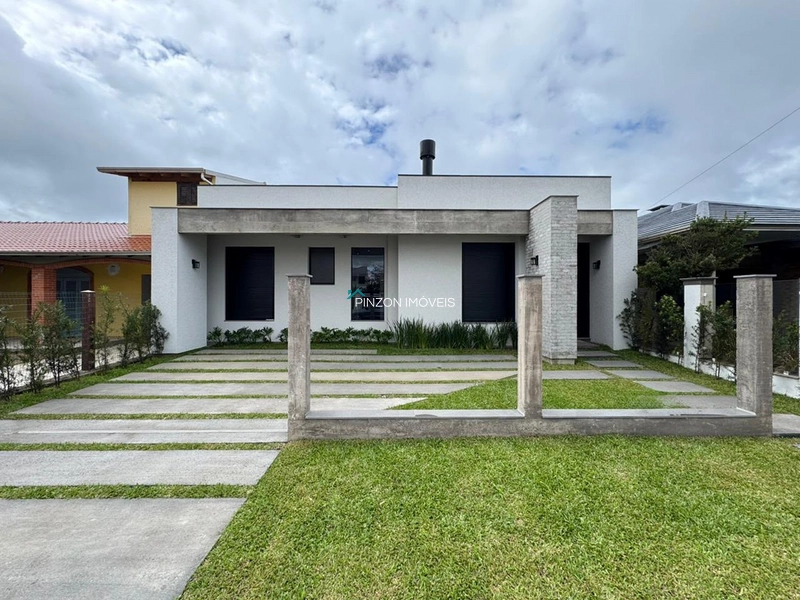 PROPRIEDADE NOVA A UMA QUADRA DA PRAIA – 04 DORMITÓRIOS E SEMI-MOBILIADA: 1ª foto da galeria de imagens do imóvel
