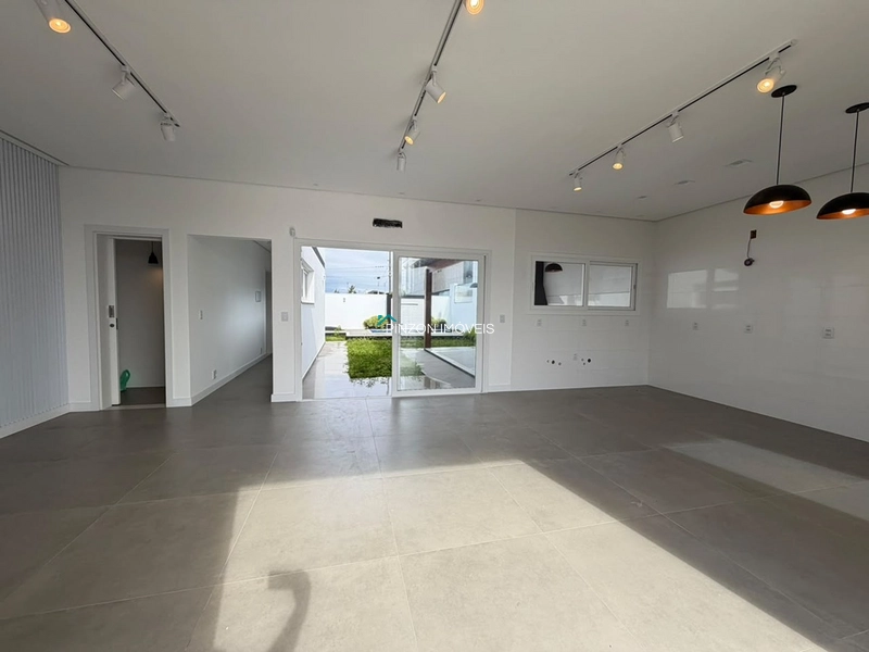 CASA NOVA COM PISCINA A 650 METROS DO MAR: 6ª foto da galeria de imagens do imóvel