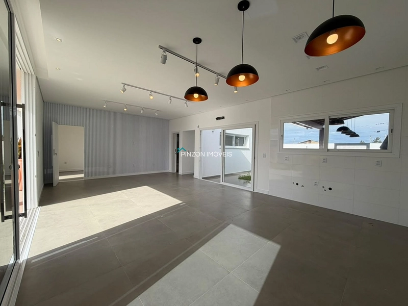 CASA NOVA COM PISCINA A 650 METROS DO MAR: 5ª foto da galeria de imagens do imóvel