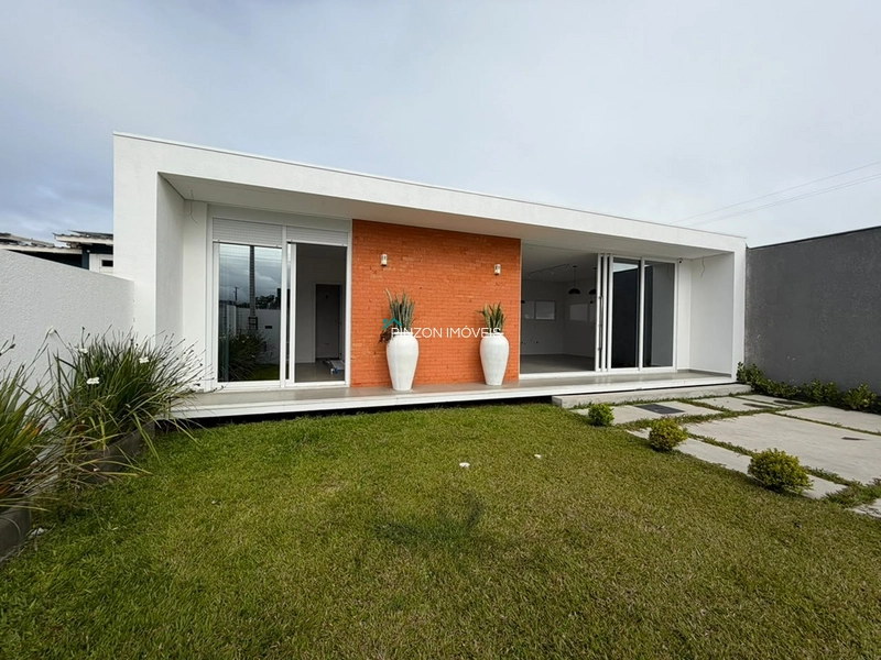 CASA NOVA COM PISCINA A 650 METROS DO MAR: 4ª foto da galeria de imagens do imóvel