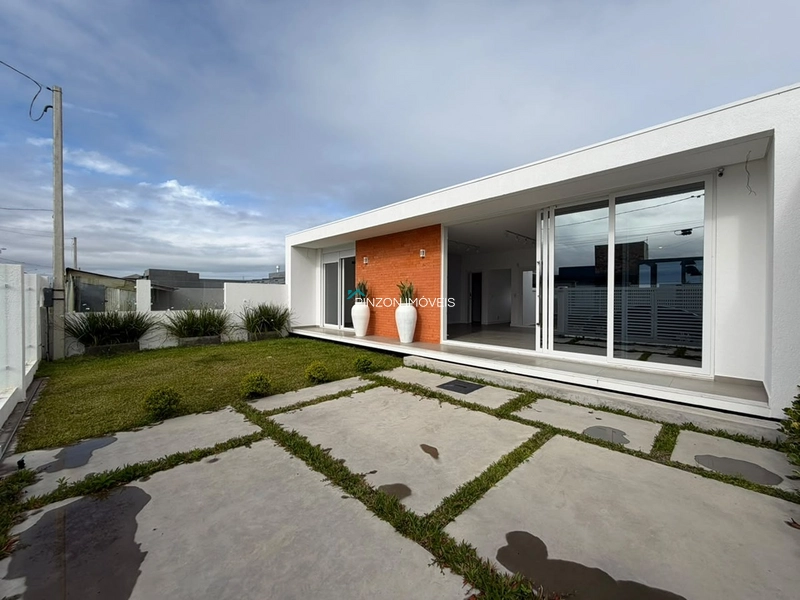 CASA NOVA COM PISCINA A 650 METROS DO MAR: 3ª foto da galeria de imagens do imóvel