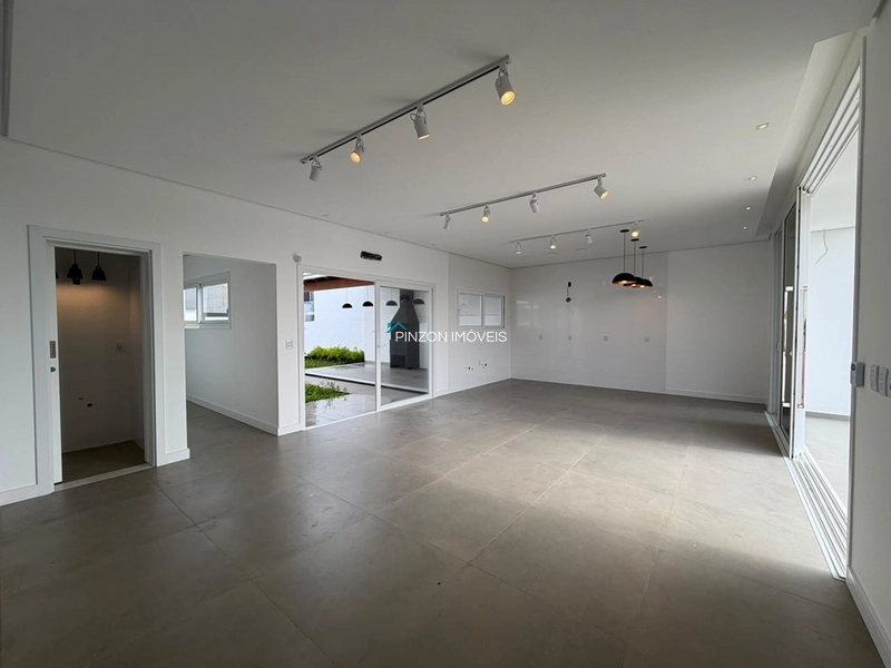 CASA NOVA COM PISCINA A 650 METROS DO MAR: 8ª foto da galeria de imagens do imóvel