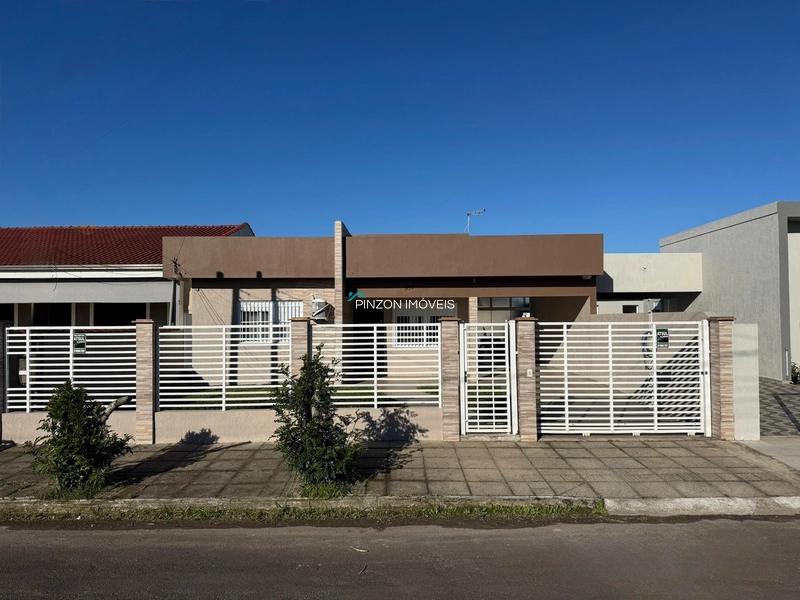 CASA COM PISCINA EM ATLÂNTIDA SUL: 1ª foto da galeria de imagens do imóvel