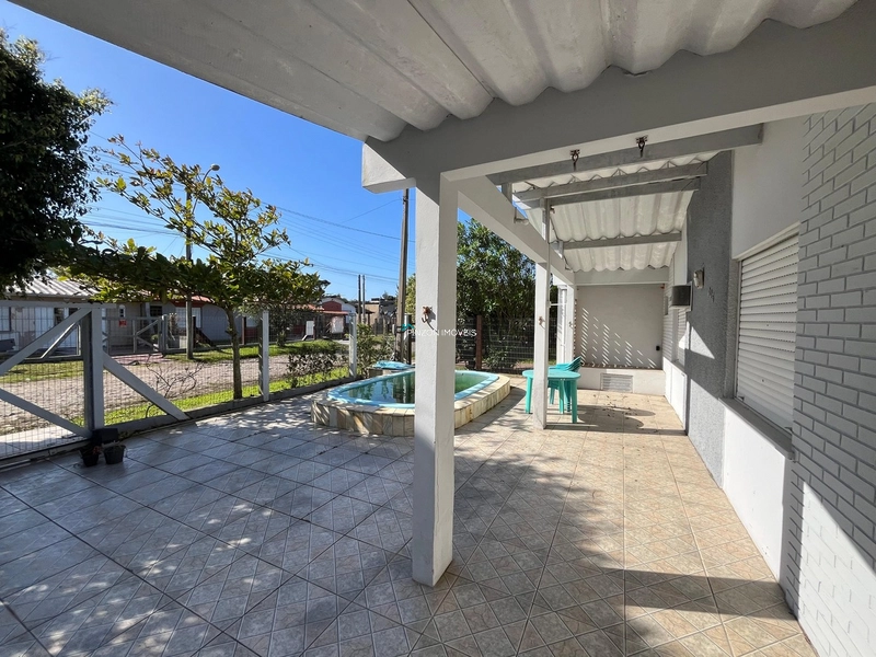CASA COM PISCINA EM ATLÂNTIDA SUL: 2ª foto da galeria de imagens do imóvel