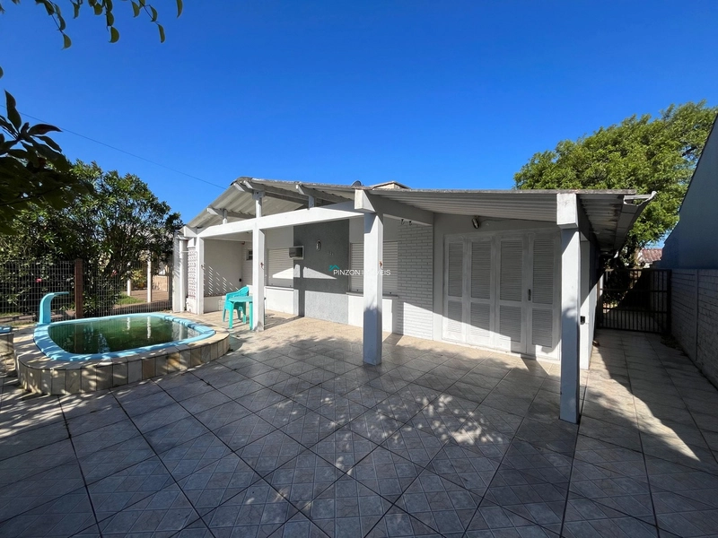 CASA COM PISCINA EM ATLÂNTIDA SUL: 4ª foto da galeria de imagens do imóvel