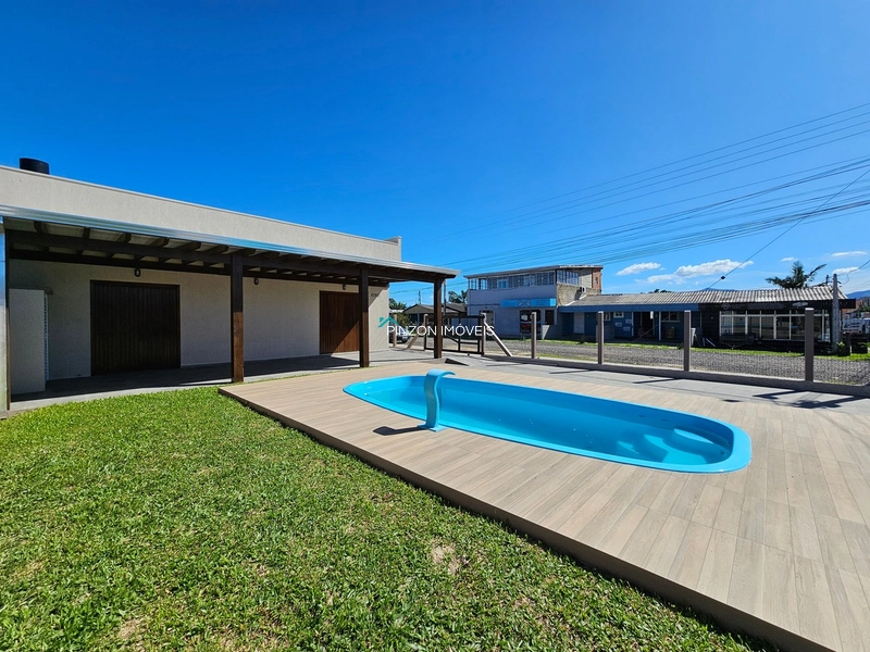 CASA COM PISCINA EM ARROIO DO SAL: 3ª foto da galeria de imagens do imóvel