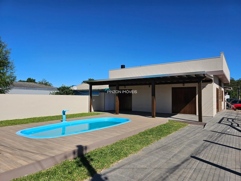CASA COM PISCINA EM ARROIO DO SAL: 2ª foto da galeria de imagens do imóvel