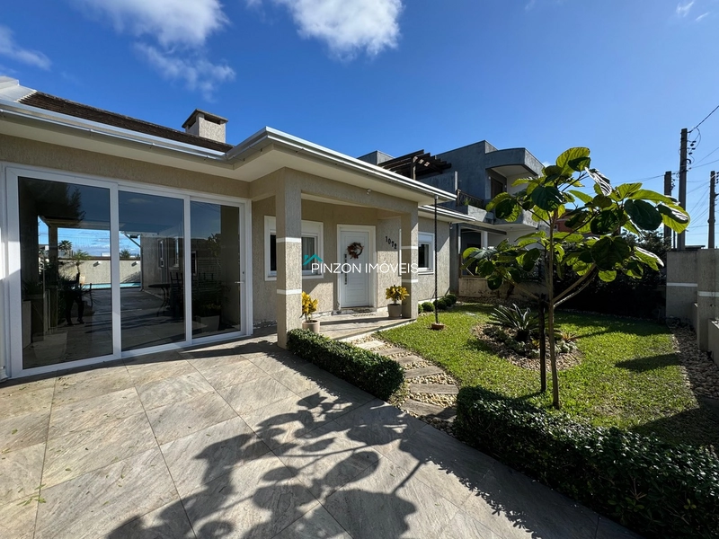 CASA COM PISCINA A 450M DA PRAIA: 3ª foto da galeria de imagens do imóvel
