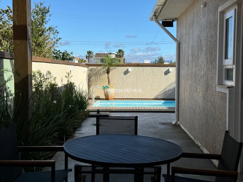 CASA COM PISCINA A 450M DA PRAIA: 5ª foto da galeria de imagens do imóvel